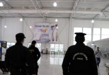 «Ελευθέριος Βενιζέλος»: Άνδρας σε αμόκ πέταξε μπουκάλια σε επιβάτες και διέλυσε κατάστημα Duty Free – Βίντεο ντοκουμέντο