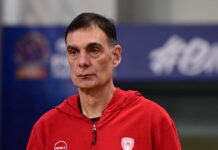 Μπαρτζώκας στους παίκτες του Ολυμπιακού: «Συνήθως μετά από νίκη κόντρα στον Παναθηναϊκό χαλαρώνουμε, δεν πρέπει αυτή τη φορά»