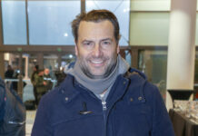 Παναγιώτης Μπουγιούρης: Αγνώριστος με το νέο look. Έβαψε τα μαλλιά του ξανθά και του πάνε φουλ!