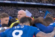 Οι παίκτες της Τσέλσι έδωσαν όρκο νίκης έχοντας στη μέση τον διαιτητή του αγώνα