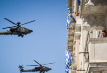 Δοκιμές μαχητικών αεροσκαφών και ελικοπτέρων στην Αττική για την παρέλαση της 25ης Μαρτίου