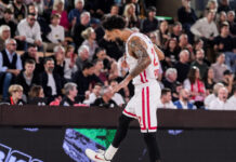 Μονακό – Ολυμπιακός: Το χειροκρότημα των οπαδών παρά την ήττα στην παρακάμερα του αγώνα