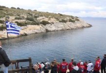 Βουλιαγμένη: Συνεχίζονται οι έρευνες για τον εντοπισμό του 34χρονου δύτη – Το «Πηγάδι του Διαβόλου» και οι στρατιωτικοί που χάθηκαν