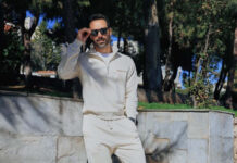 Σάκης Τανιμανίδης: Μπήκε να δει τιμές σε κομμωτήριο και… βγήκε μακρυμάλλης