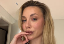 Γαρυφαλιά Καληφώνη: Επέκτεινε τις μαγειρικές της ικανότητες στον μουσακά αλλά μετά τραγουδούσε «έχω μια κούραση» του Καζαντζίδη