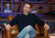 Χάρης Βαρθακούρης: Το «ωχ» όταν άκουσε τον Ακύλα και το τραγούδι που πήρε πίσω επειδή η Αντελίνα τον «απείλησε» με χωρισμό