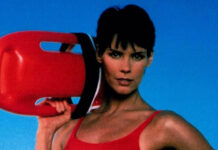 Alexandra Paul: Συνελήφθη η ηθοποιός του Baywatch σε ακτιβιστική δράση στο Wisconsin