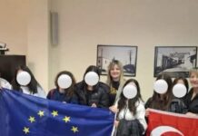 Ελασσόνα: Αντιδήμαρχος φωτογραφήθηκε με τη σημαία του Κεμάλ Ατατούρκ στο Δημαρχείο