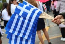 Βόλος: Έρευνα μετά από καταγγελία ότι μαθητές φώναξαν συνθήματα της Χρυσής Αυγής στην παρέλαση