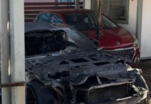 Πάτρα: Φωτιά σε αυτοκίνητο μέσα σε μάντρα – Άγνωστος πέταξε φωτοβολίδα και εξαφανίστηκε