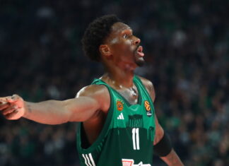 Ο Νάιτζελ Χέιζ-Ντέιβις έκανε ταξίδι εξπρές 19 ωρών στην Ινδία για να δει το Ταζ Μαχάλ