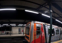 Άγνωστοι πέταξαν πέτρα σε συρμό του ΗΣΑΠ: Ένας τραυματίας – Η ανακοίνωση της ΣΤΑΣΥ