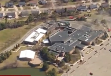 ΗΠΑ: Νεκρός ο ένοπλος που εισέβαλε με αυτοκίνητο σε συναγωγή στο Μίσιγκαν και άρχισε να πυροβολεί