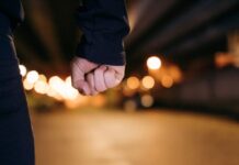 Απατεώνας «έφαγε» από επιχειρηματία 190.000 – Ο άγριος ξυλοδαρμός από την μπασκετμπολίστρια αδερφή του και τη σύντροφό της