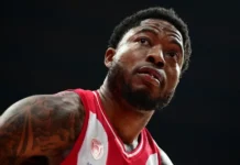 Tαϊρίκ Τζόουνς: Νέο βίντεο που δείχνει ξεκάθαρα τη χειρονομία του στην εξέδρα του Παναθηναϊκού