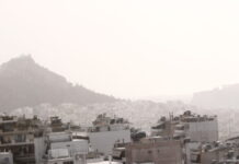 Καιρός: Αφρικανική σκόνη από τον Λυκαβηττό – «Επιμένει το φαινόμενο, παρά τους βοριάδες» λέει ο Λαγουβάρδος