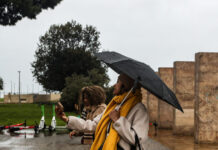 Καιρός σήμερα: Τοπικές βροχές στα νησιά και άνεμοι που αγγίζουν τα 7 μποφόρ