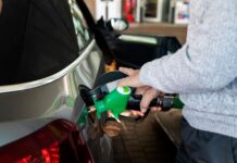 Καύσιμα: Επείγουσα επιστολή βενζινοπωλών προς τον Θεοδωρικάκο για τις τιμές – Τι ζητούν