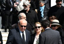 Κηδεία Γιώργου Μαρίνου: Το τελευταίο χειροκρότημα στον πρώτο σόουμαν της Ελλάδας