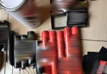 Άγιος Δημήτριος: Σε εργαστήριο εκρηκτικών είχε μετατρέψει το παιδικό δωμάτιο ανήλικος – Βρέθηκαν πάνω από 6.500 κροτίδες