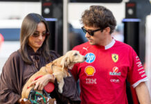 Ο Σαρλ Λεκλέρ παντρεύτηκε το μοντέλο Αλεσάντρα Σεν Μλε – Με μία Ferrari Testa Rossa του 1957 έφυγαν οι νεόνυμφοι