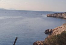 Βουλιαγμένη: Σταμάτησε η επιχείρηση διάσωσης για τον δύτη – Σχεδιάζεται νέα για τον ασφαλή απεγκλωβισμό του