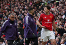 «Έλληνες αστυνομικοί ζητούν τον αποκλεισμό του Χάρι Μαγκουάιρ από την Premier League» σύμφωνα με την Daily Mail