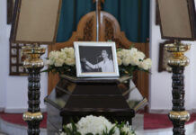 Κηδεία Γιώργου Μαρίνου: Το τελευταίο αντίο στον πρώτο σόουμαν της Ελλάδας