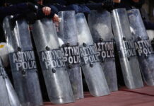 ΠΑΟΚ – Λεβαδειακός: Η ανακοίνωση της ΕΛΑΣ για τη σύλληψη 8 ατόμων στην Τούμπα – Ταυτοποιήθηκαν συνολικά 14 άτομα για την επίθεση στα δημοσιογραφικά