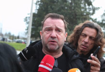 Δίκη για τα Τέμπη – Νίκος Πλακιάς: «Σήμερα μπάζωσαν και τα υπόλοιπα μέλη της οικογένειας μας»