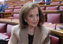 Ντόρα Μπακογιάννη κατά Αλέξη Τσίπρα: Ξέφυγε, το rebranding έγινε η καρδάρα με το γάλα που την έχυσε