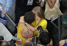 Ο Μόντο Ντουπλάντις παντρεύτηκε την αγαπημένη του Ντεζιρέ Ινγκλάντερ στο δημαρχείο της Στοκχόλμης