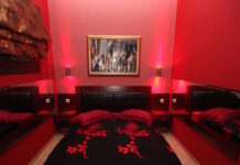 Έφοδοι του ελληνικού FBI σε οίκους ανοχής της Αθήνας, έγιναν 12 συλλήψεις