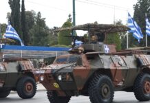 25η Μαρτίου: Καρέ καρέ η μεγαλειώδης στρατιωτική παρέλαση στην Αθήνα – Τράβηξαν τα βλέμματα τα M-117, τα drones και όλα τα νέα οπλικά συστήματα