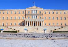 Γραφείο Προϋπολογισμού του Κράτους στη Βουλή: Κατεβάζει τον πήχη για την ανάπτυξη – Tο κακό σενάριο για τον πληθωρισμό