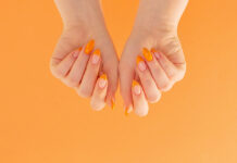 Πορτοκαλί νύχια: Τα nail designs που είναι έρωτας με την πρώτη ματιά