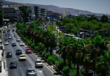 Καθυστερήσεις στη λεωφόρο Ποσειδώνος στο ρεύμα προς Γλυφάδα μετά από τροχαίο