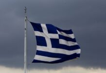 Ελευσίνα: Ακούστηκε ο ύμνος της Χούντας σε κατάθεση στεφάνων για την 25η Μαρτίου