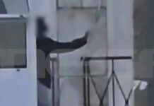 Η στιγμή που ο 48χρονος Σουδανός απειλεί αστυνομικούς πως θα ανατινάξει το κτίριο της ΓΑΔΑ