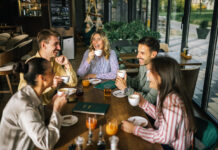 Έχετε το δικό σας στέκι; Η επιστήμη λέει ότι κάνει καλό στην ψυχική υγεία