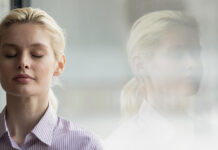 “90-Second Rule”: Η νέα micro-τάση που υπόσχεται ένα γρήγορο reset μέσα στη μέρα