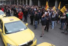 Ταξί: Σε εξέλιξη η απεργία, κλειστοί δρόμοι στο κέντρο της Αθήνας – «Δεν ανεχόμαστε εχθρικές πολιτικές»