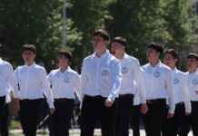 25η Μαρτίου: Με λαμπρότητα οι εορτασμοί και στη Θεσσαλονίκη – Εικόνες από τη μαθητική παρέλαση