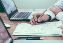 Ηλεκτρονικά τιμολόγια: Ποιες επιχειρήσεις θα πληρώσουν από σήμερα πρόστιμα