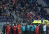 Ο προπονητής της Τουρκίας U21 κατέρρευσε εν ώρα ποδοσφαιρικού αγώνα και μεταφέρθηκε στο νοσοκομείο