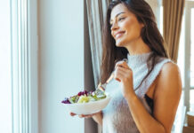 Ποιες είναι οι τροφές που μειώνουν το πρήξιμο στα πόδια και τους αστραγάλους