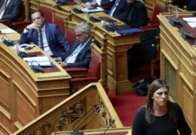 Μετά τα κρακεράκια, ειρωνείες Κωνσταντοπούλου σε Βορίδη στη Βουλή