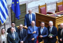 Υδρογονάνθρακες: Κατά πλειοψηφία κυρώθηκαν από τη Βουλή οι συμφωνίες με Chevron και Helleniq Energy – «Ιστορική στιγμή για τη χώρα» δήλωσε ο Παπασταύρου