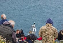 Βουλιαγμένη: Βρέθηκαν βατραχοπέδιλα, σκούτερ και φιάλη αναπνευστικής συσκευής που ερευνάται αν ανήκουν στον 34χρονο δύτη