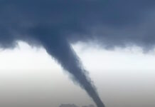 Σάμος: Η στιγμή που «χτυπά» μεγάλος υδροστρόβιλος